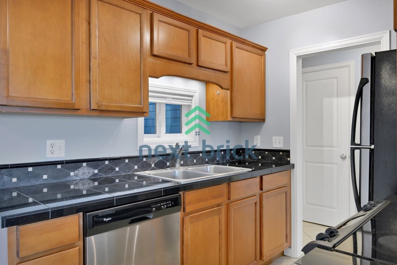 1111 Kirkland Ave #5A - Photo 5 of 16