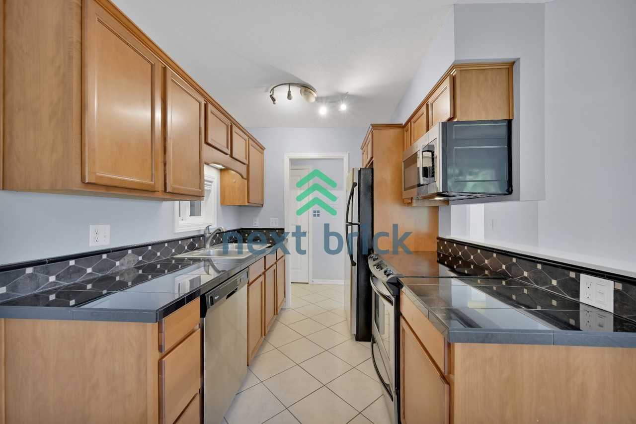 1111 Kirkland Ave #5A - Photo 6 of 16