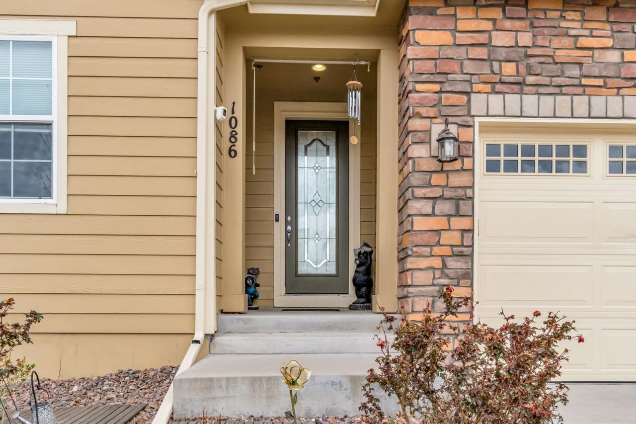 1086 Mcmurdo Cir - Photo 2 of 25