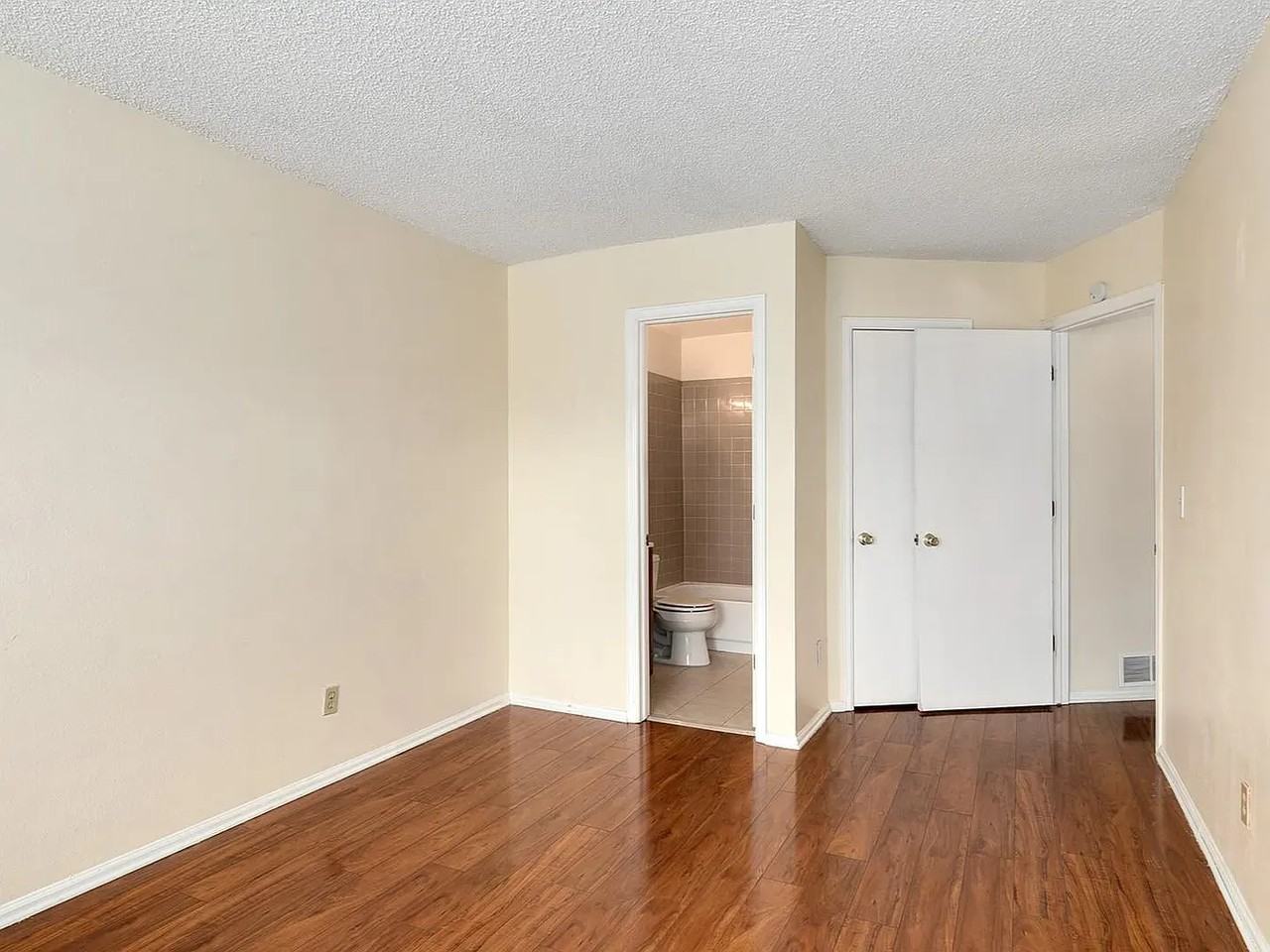 14110 E Dickinson Dr #A - Photo 5 of 29