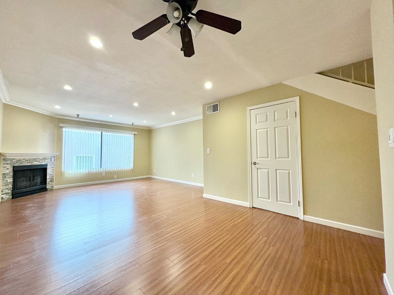 14542 Burbank Blvd #101 - Photo 2 of 12