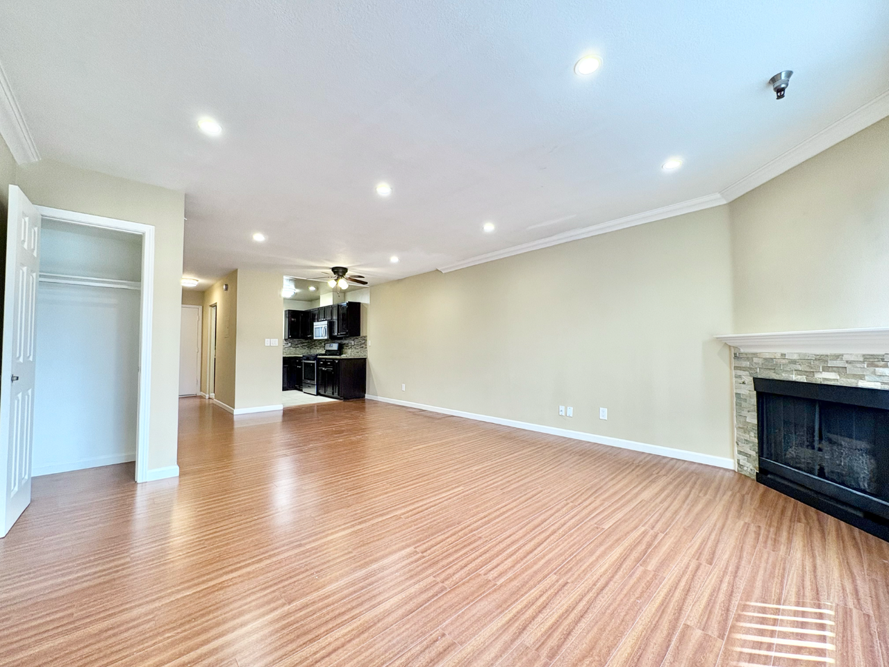 14542 Burbank Blvd #101 - Photo 3 of 12