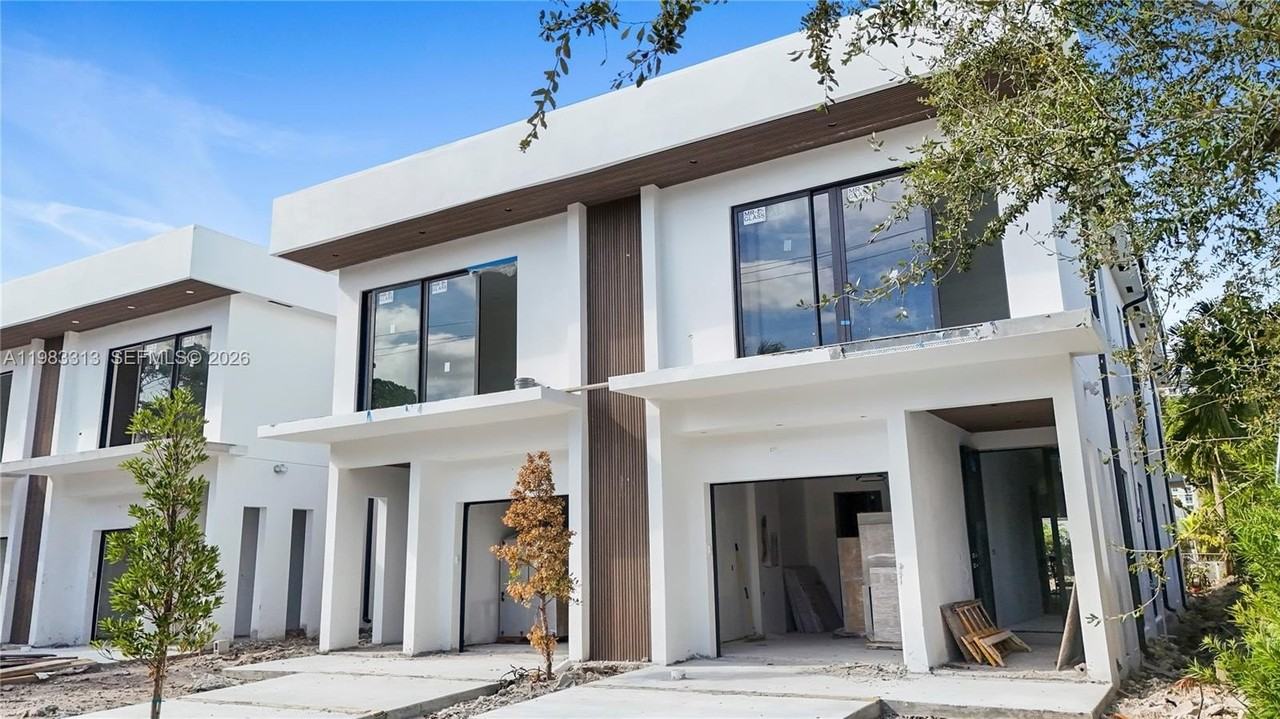 15 Se 12th Ave - Photo 3 of 8