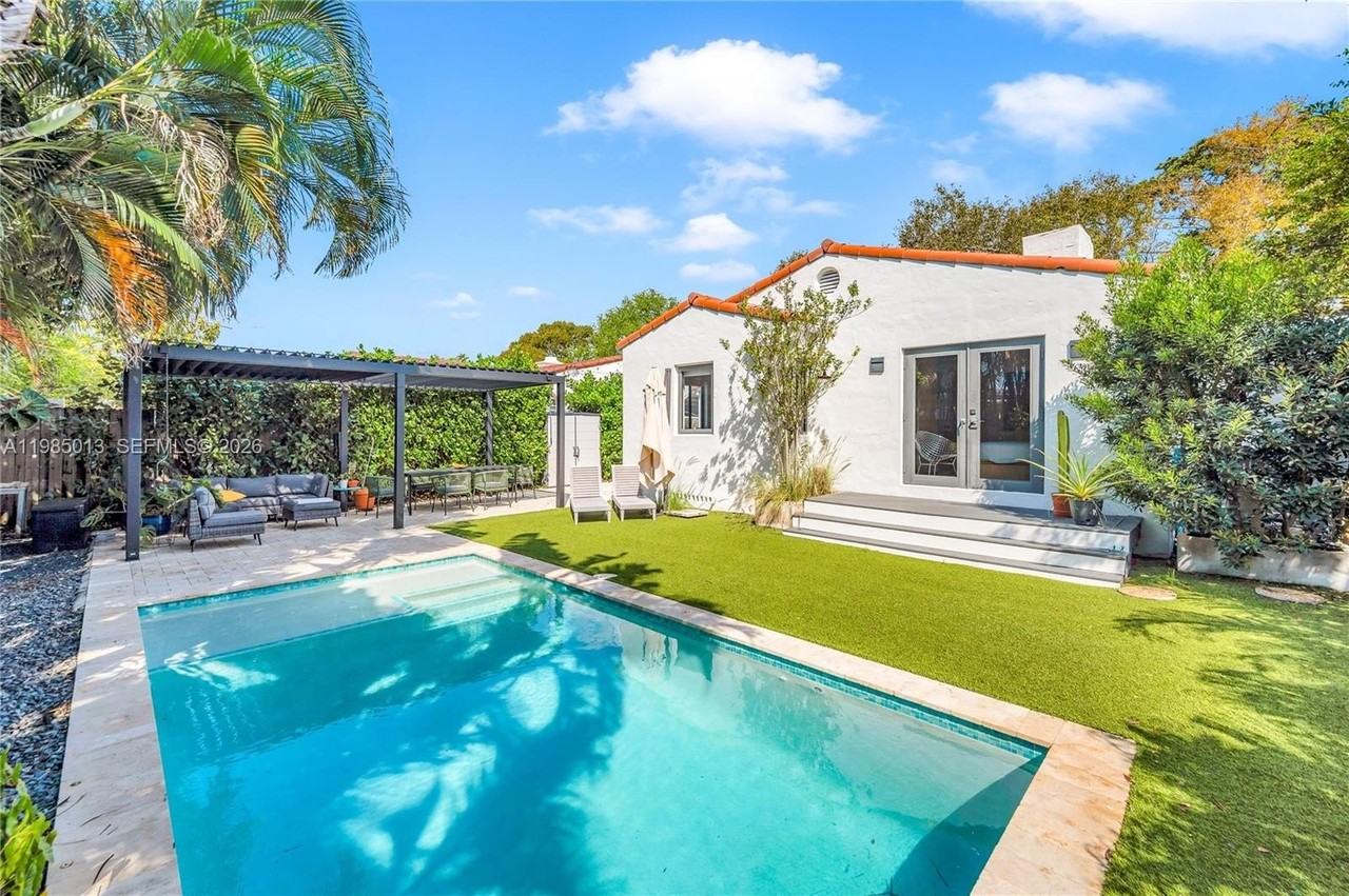 1240 Sw 21st St - Photo 2 of 35