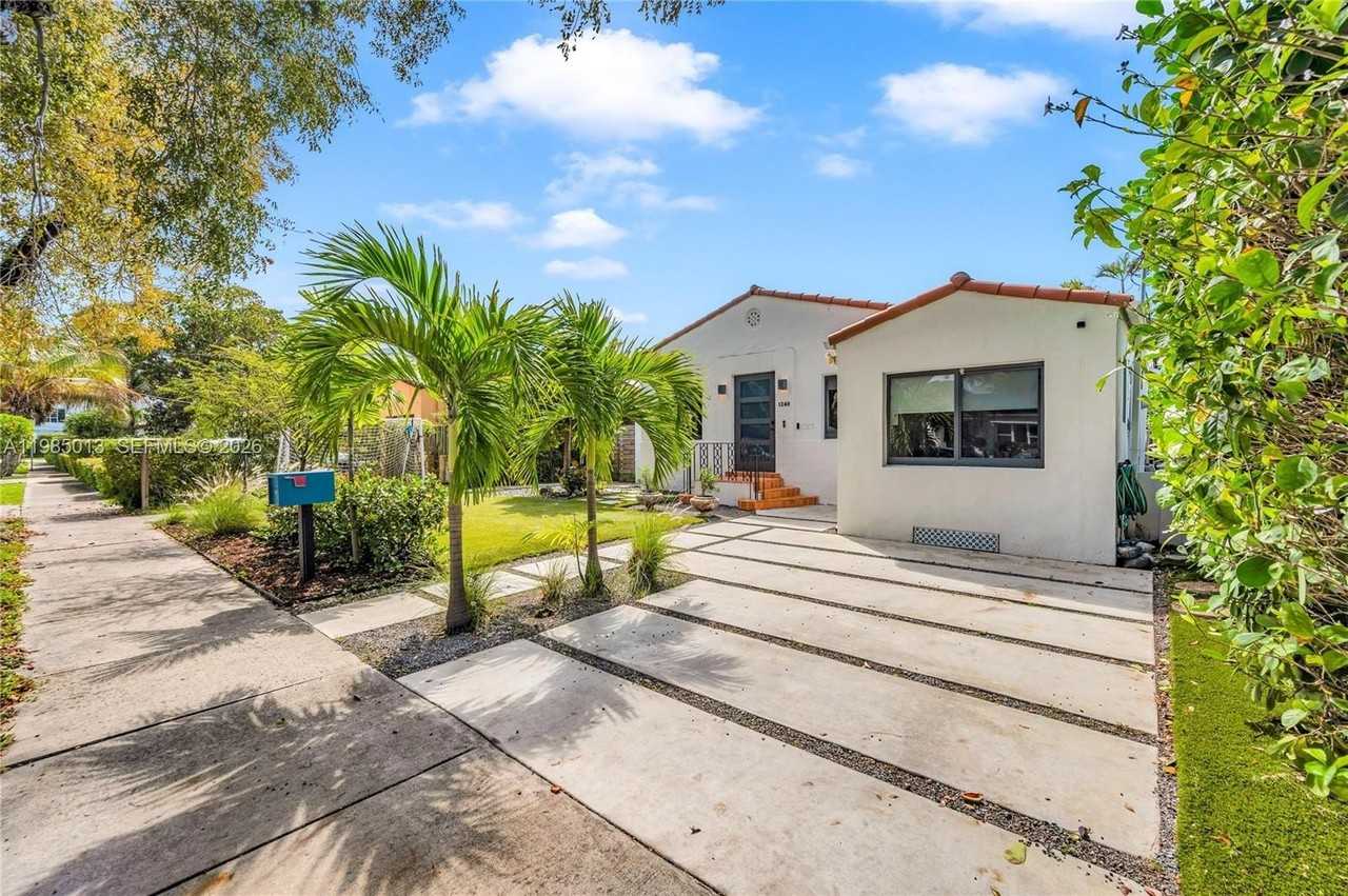 1240 Sw 21st St - Photo 3 of 35