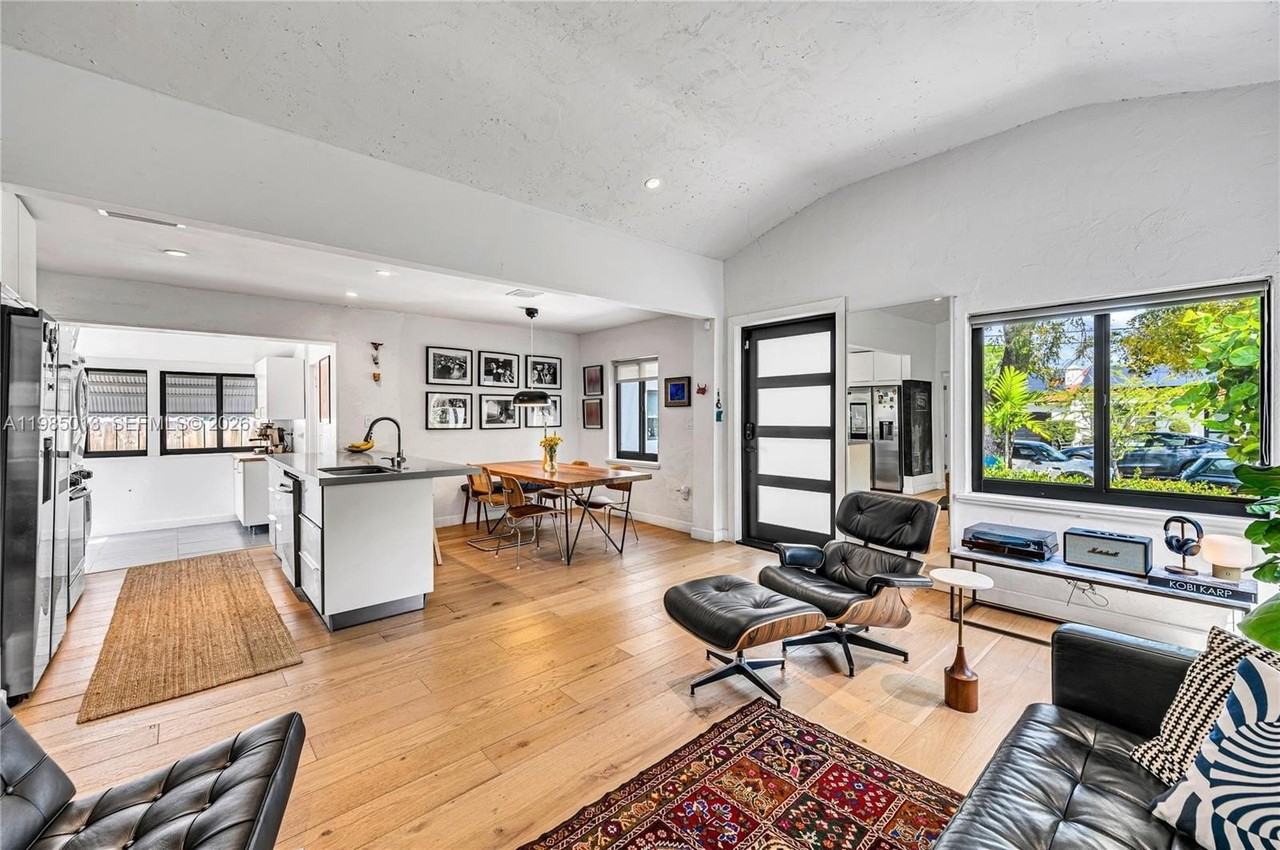 1240 Sw 21st St - Photo 4 of 35