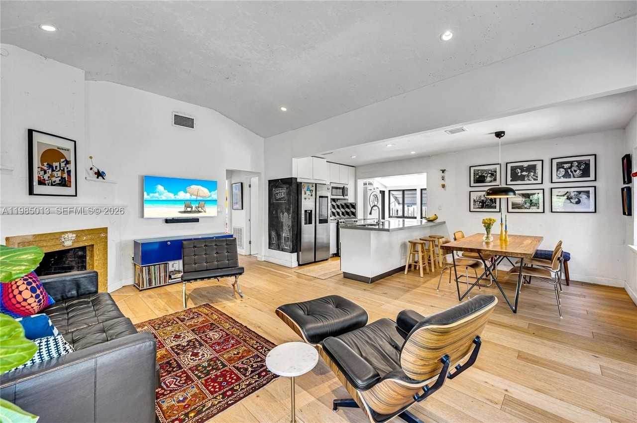 1240 Sw 21st St - Photo 5 of 35