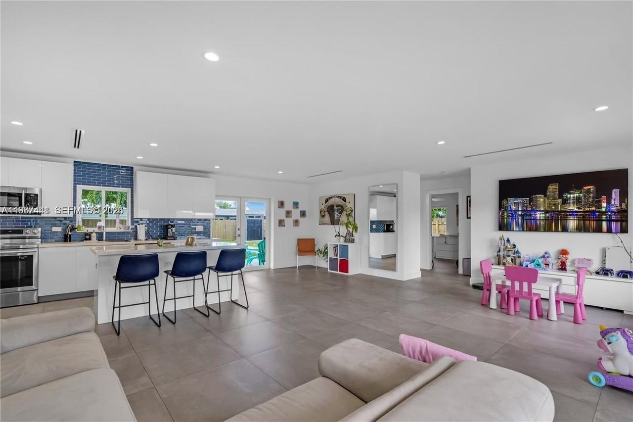 10471 Sw 164th St - Photo 4 of 15