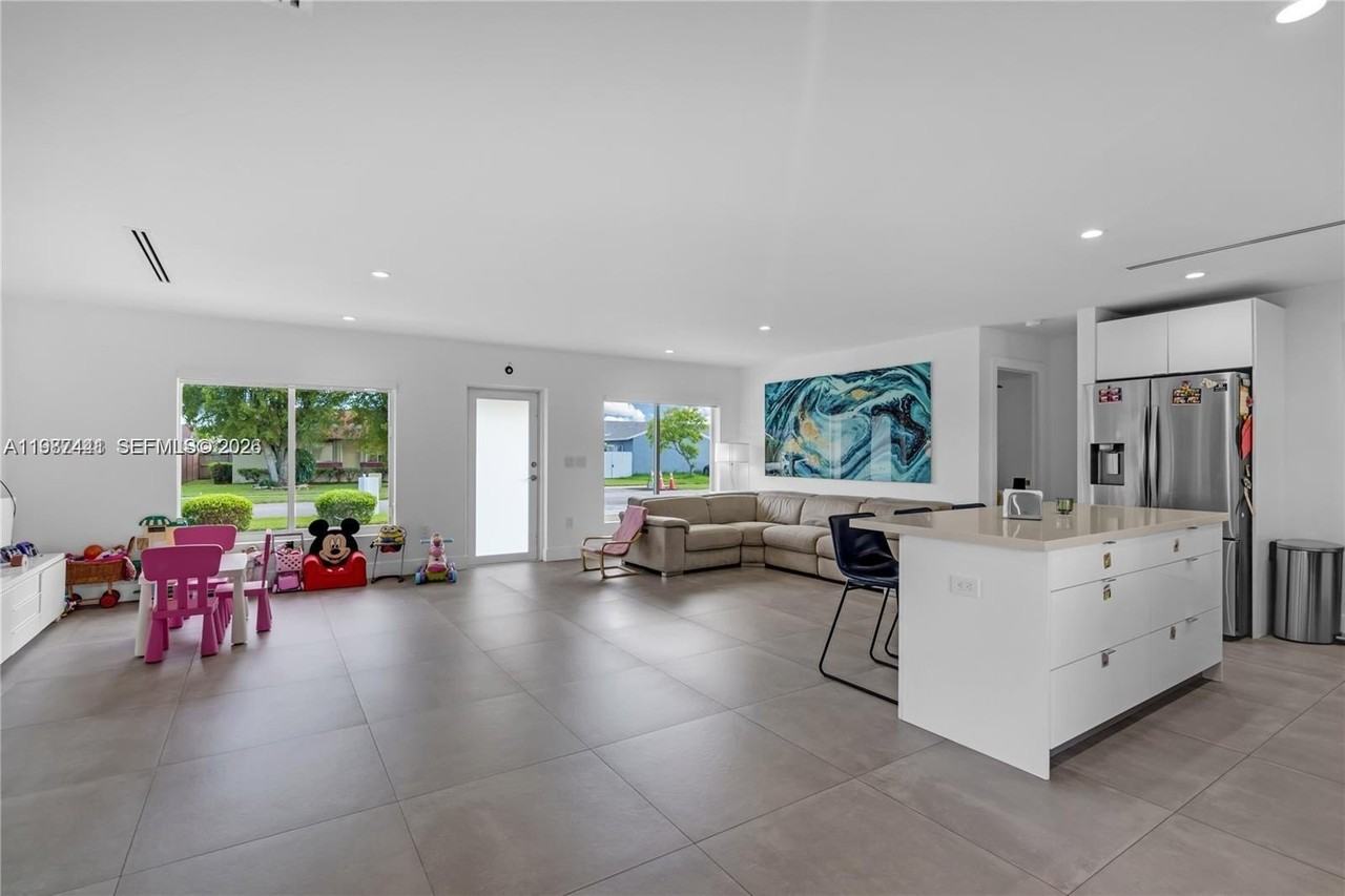 10471 Sw 164th St - Photo 6 of 15