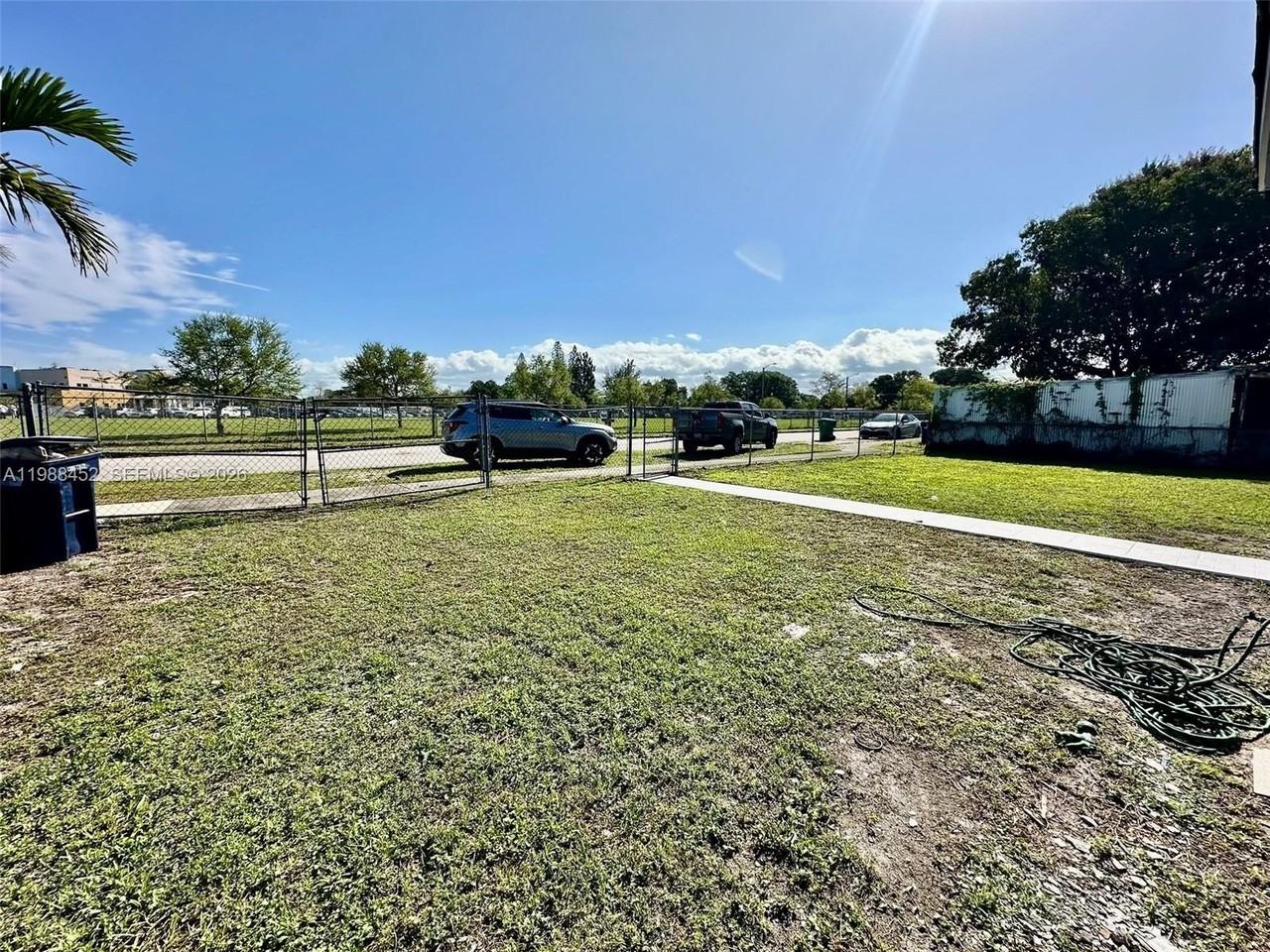 15920 Bunche Park School Dr - Photo 4 of 24