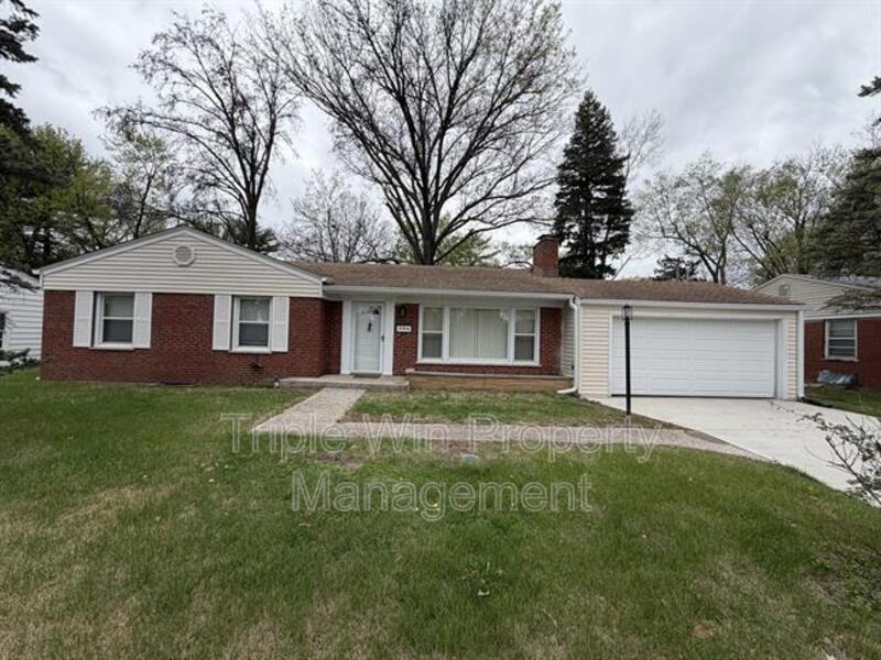 1045 N Florissant Rd - Photo 2 of 40