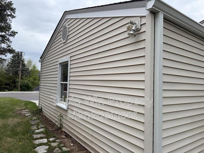 1045 N Florissant Rd - Photo 6 of 40