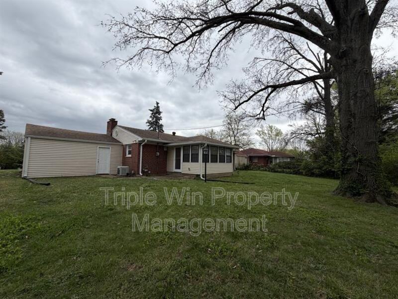 1045 N Florissant Rd - Photo 7 of 40