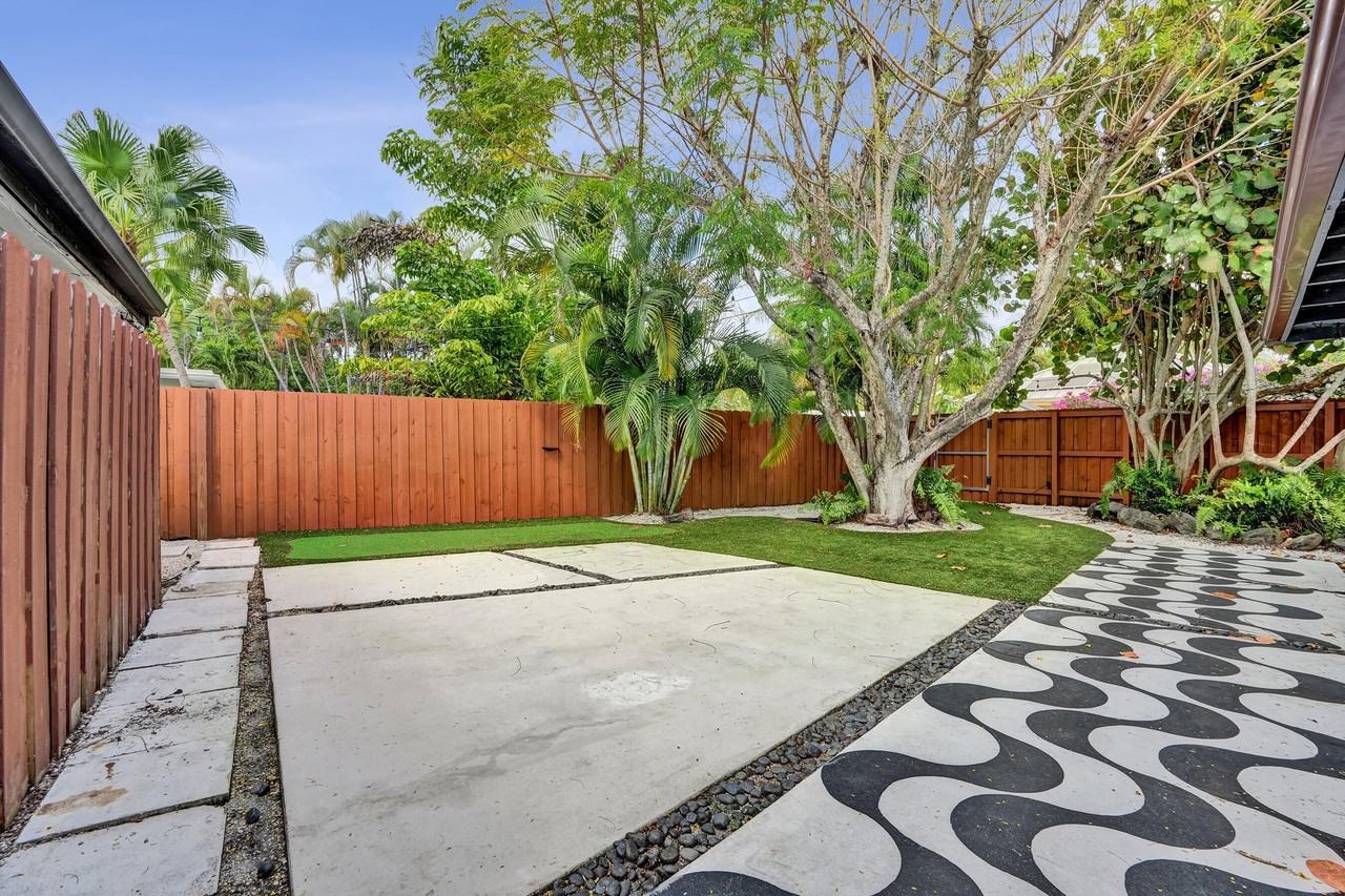 711 Sw 17th St #2 - Photo 6 of 25