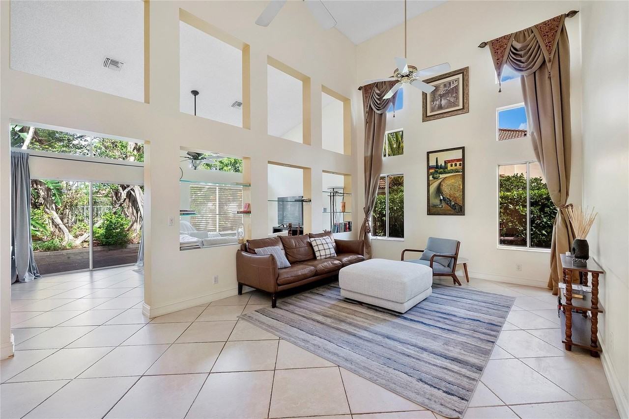 10019 Nw 5th St - Photo 6 of 14