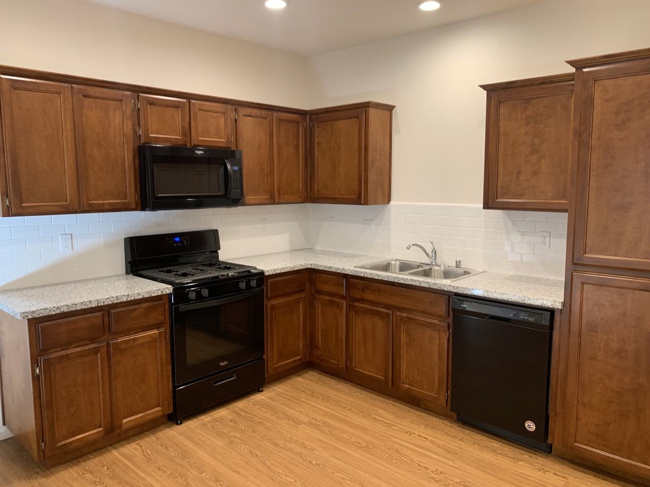 496 N 4th St #A - Photo 3 of 14