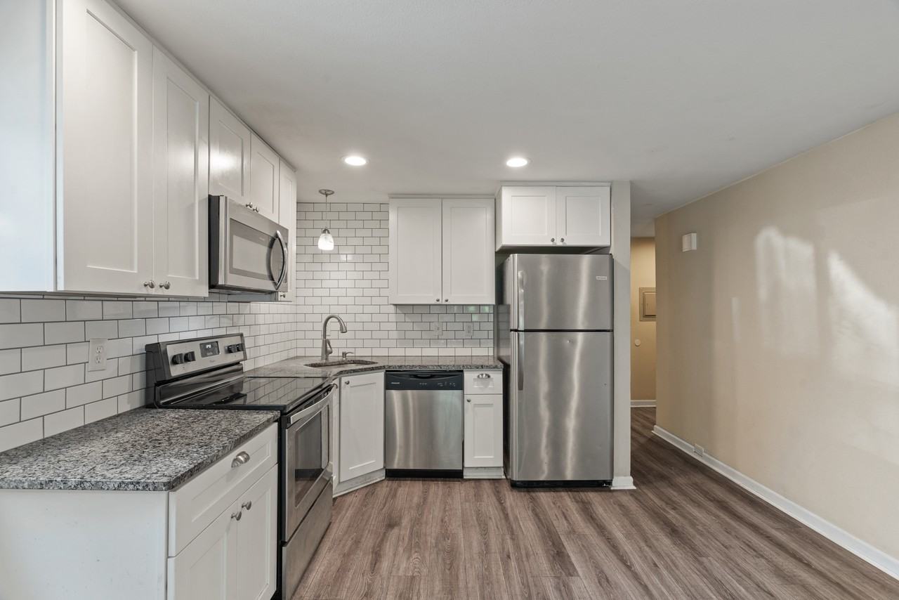 29 E 6th Ave #202 - Photo 2 of 4