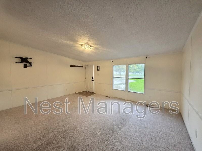 54 Tryon Ct W - Photo 3 of 19
