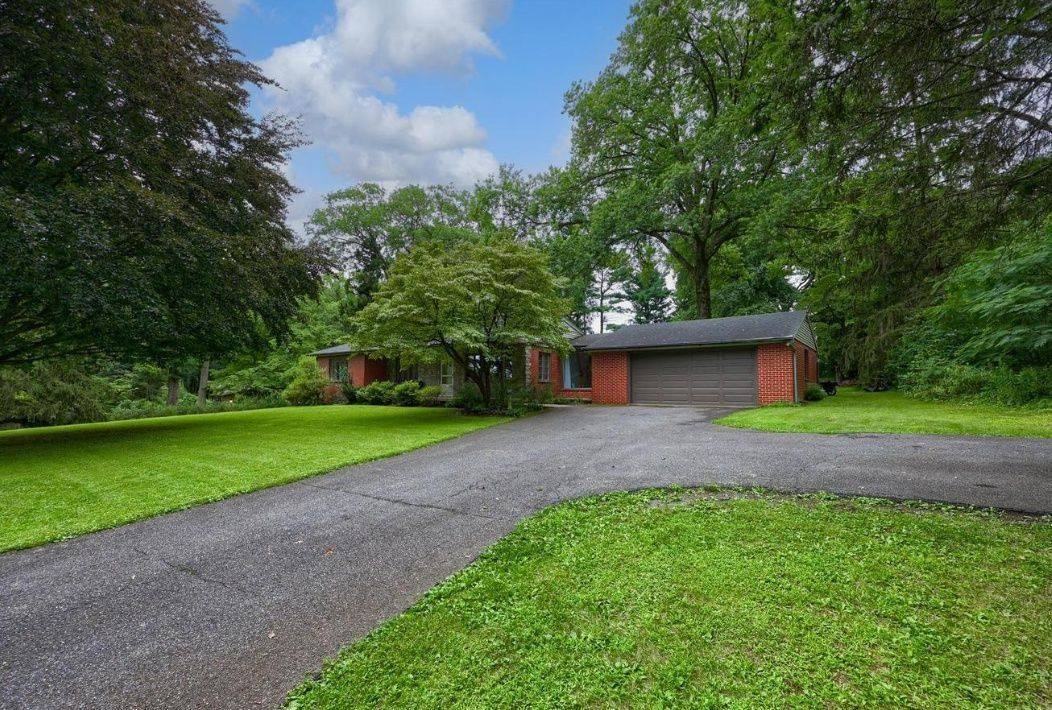 376 Arbor Rd - Photo 2 of 10
