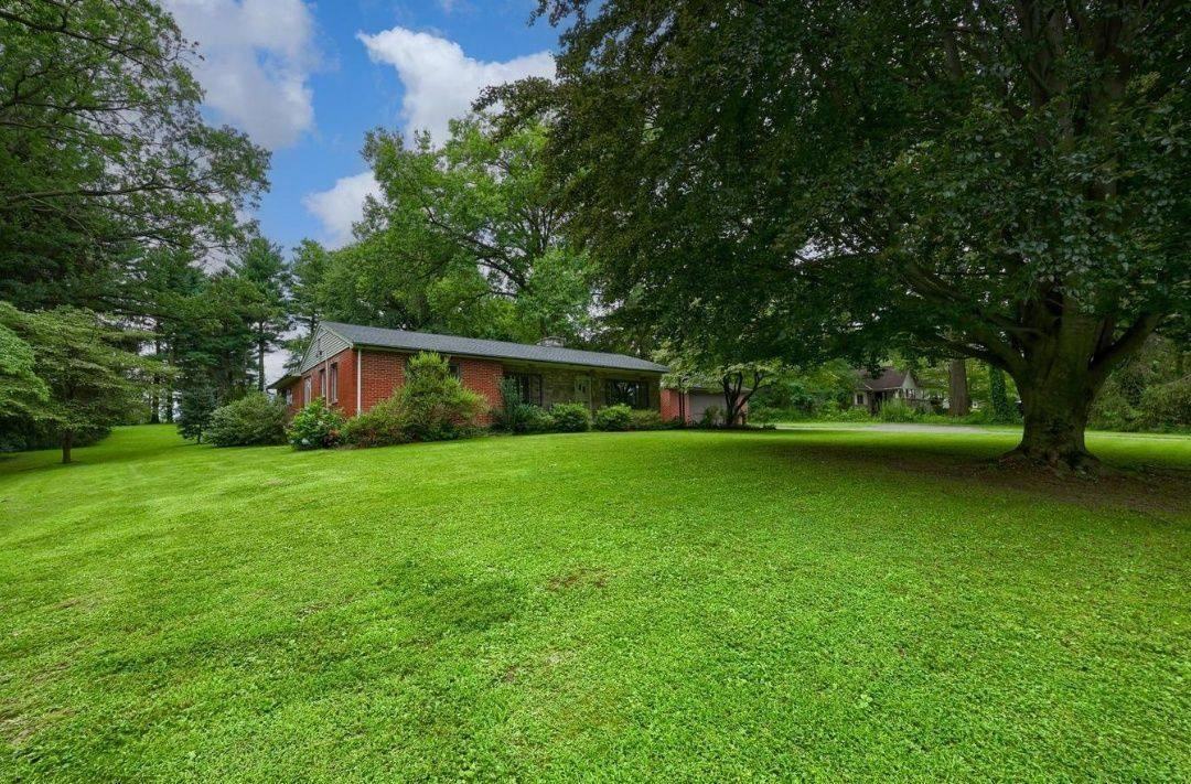 376 Arbor Rd - Photo 3 of 10