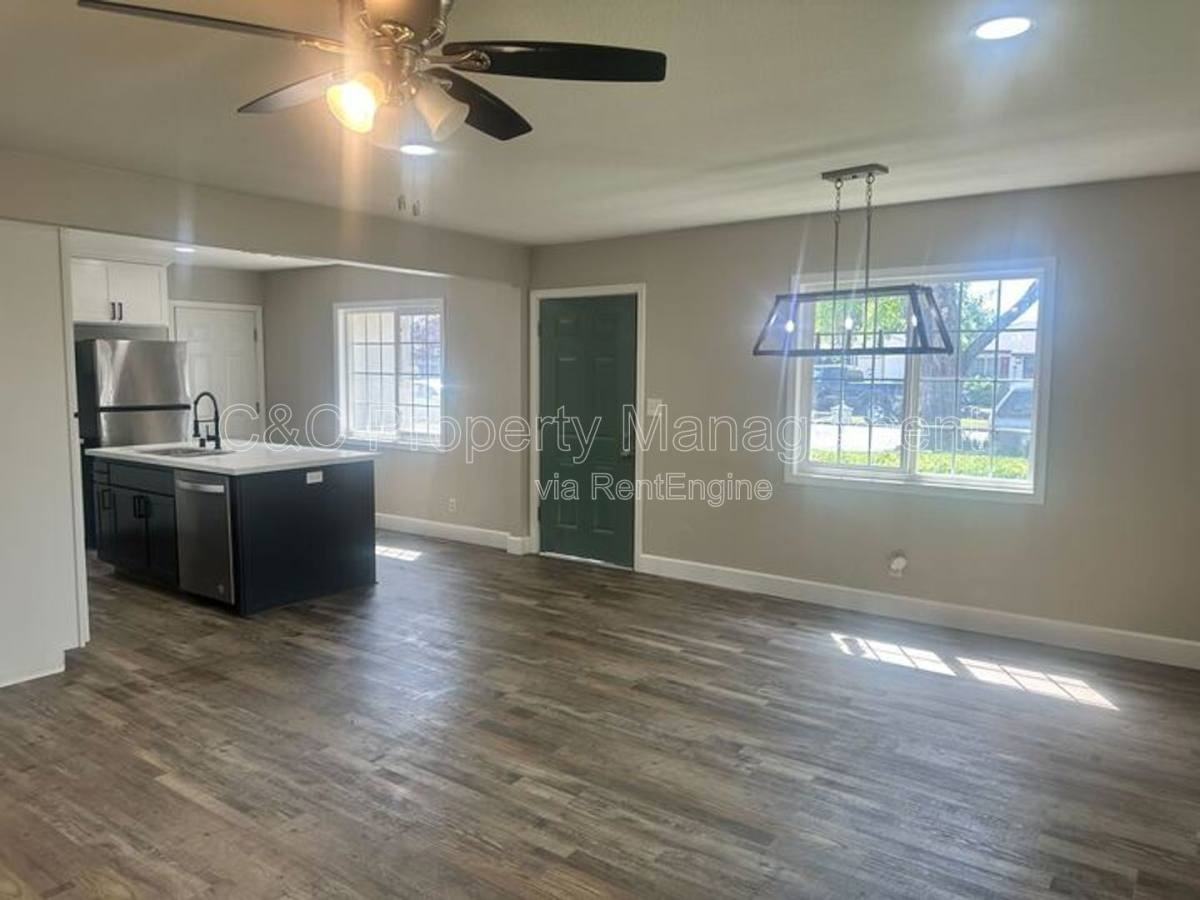 5625 E Bellaire Way - Photo 3 of 10