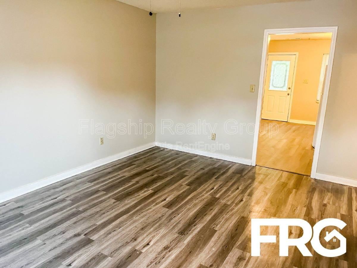 204 Connie Cir - Photo 2 of 10