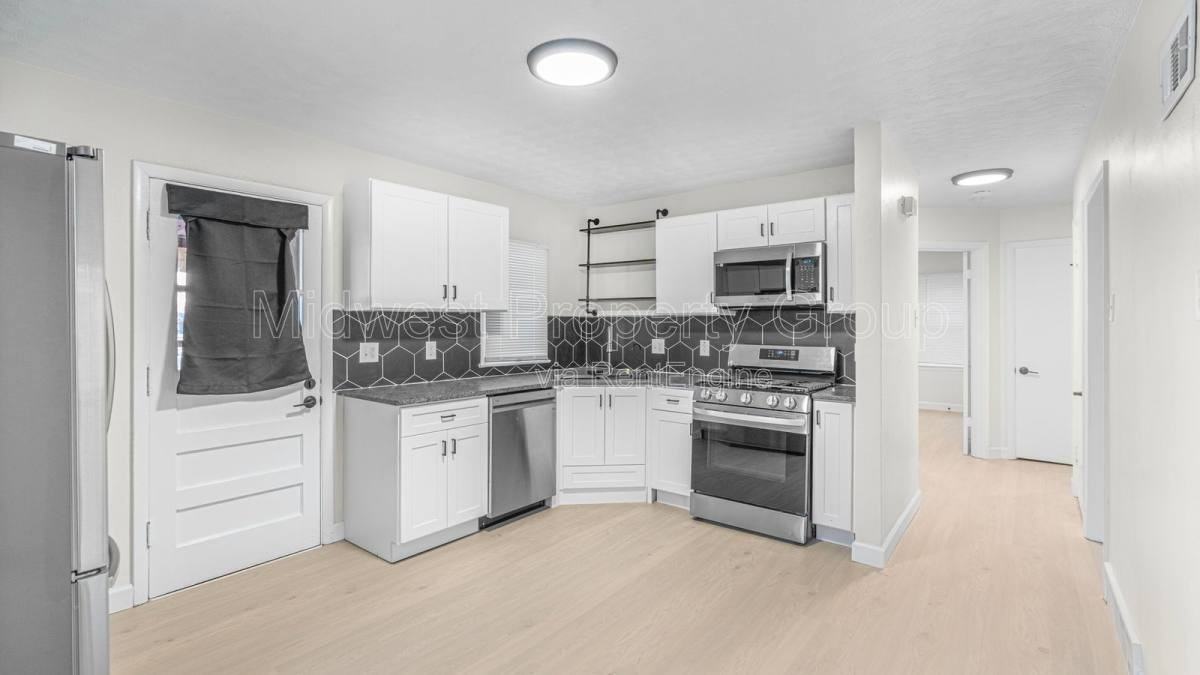 9820 Iveland Dr - Photo 7 of 10