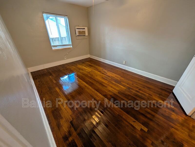 520 11th Ave N #1 - Photo 4 of 12