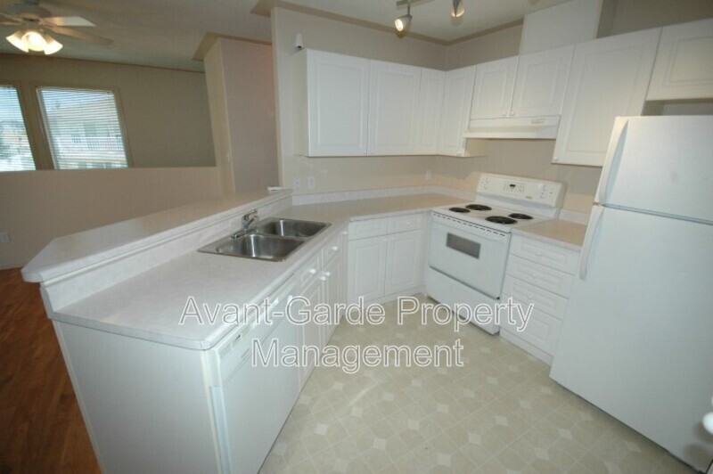 4405 37 St #8 - Photo 5 of 20