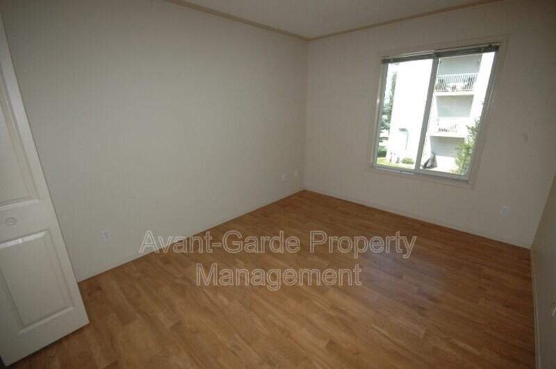 4405 37 St #8 - Photo 7 of 20