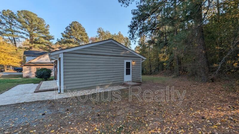 900 Lansing St - Photo 2 of 24