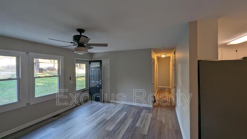 900 Lansing St - Photo 4 of 24