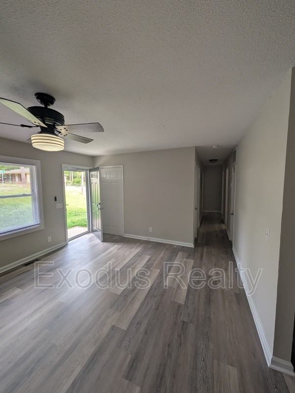 900 Lansing St - Photo 5 of 24