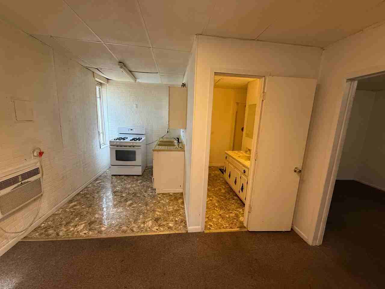 19 1/2 S Jefferson Ave - Photo 2 of 9