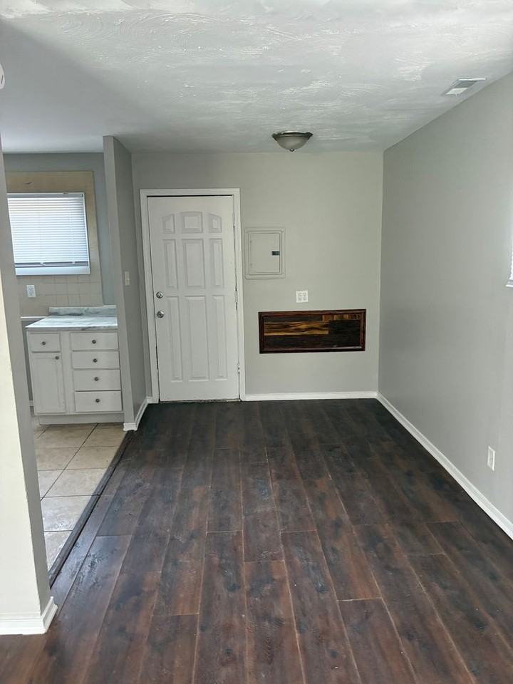 2384 Wisconsin St - Photo 3 of 8