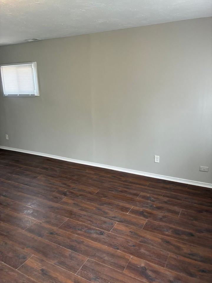 2384 Wisconsin St - Photo 4 of 8