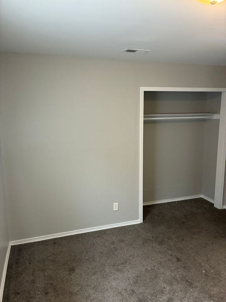 2384 Wisconsin St - Photo 6 of 8