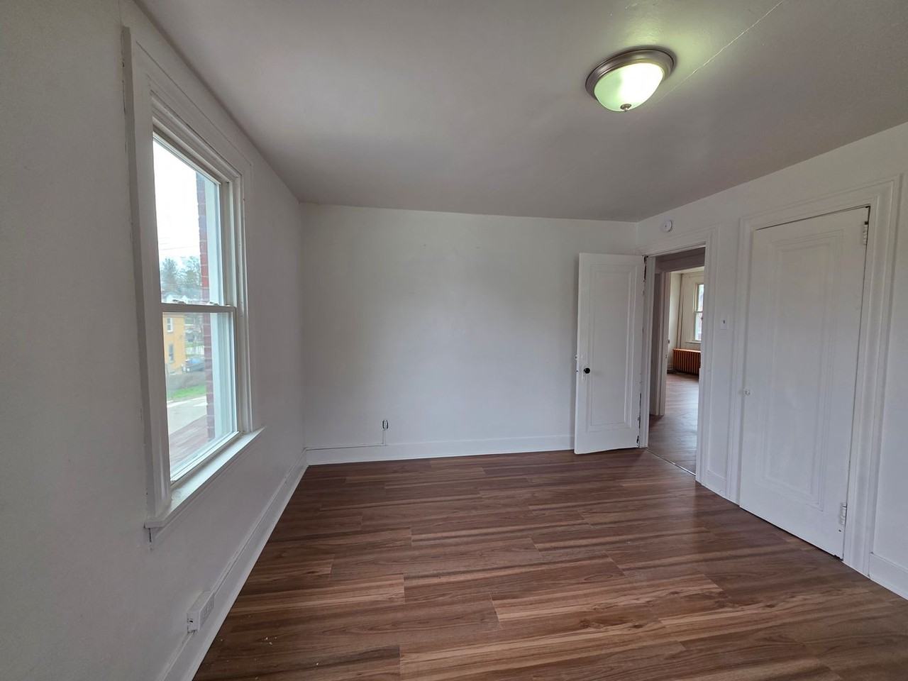 703 703 1/2 Waddell Ave - Photo 6 of 11