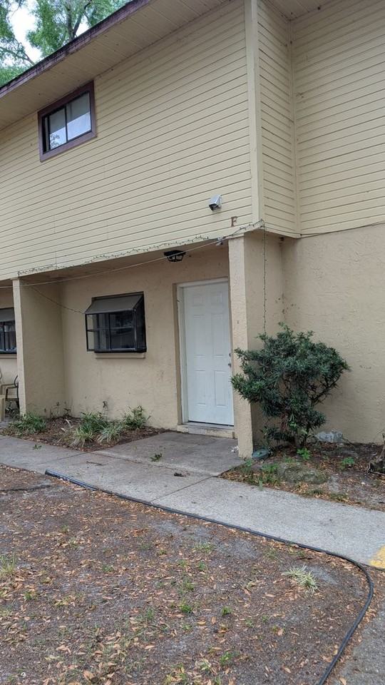 1110 Sw 62nd Ter - Photo 2 of 8