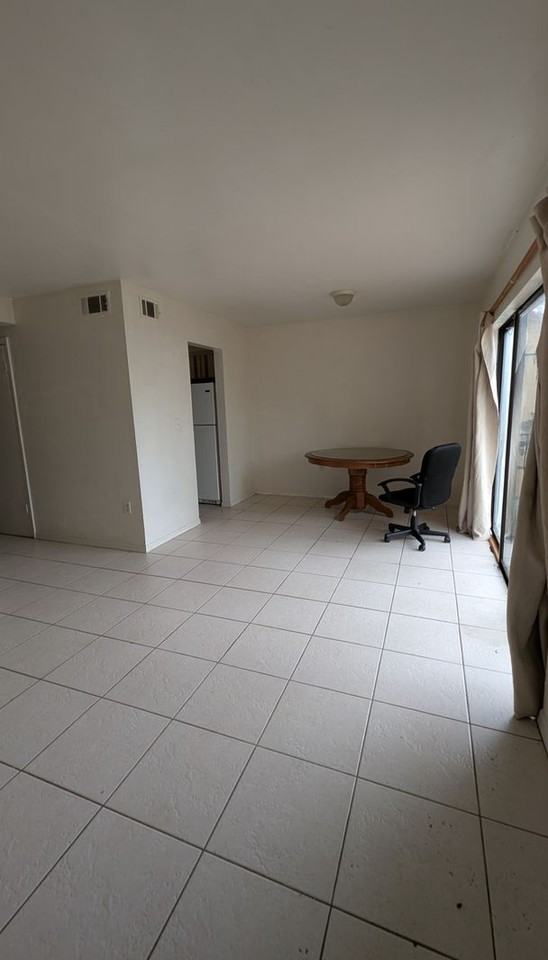 1110 Sw 62nd Ter - Photo 3 of 8