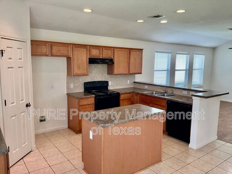 7833 Squirrel Hollow Dr - Photo 6 of 22