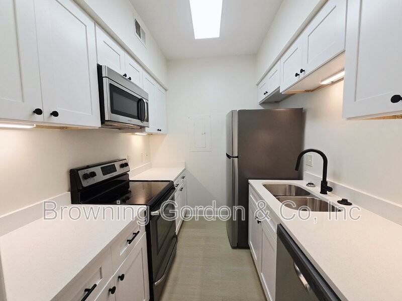 503 Sloan Rd - Photo 4 of 16