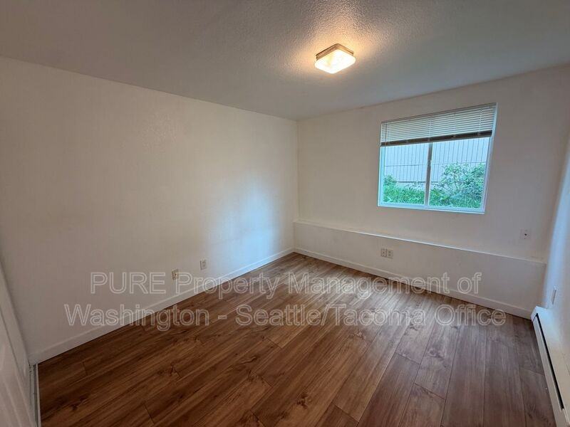 1706 E 56th St #2 - Photo 5 of 10