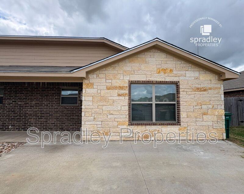 945 Laila Ln