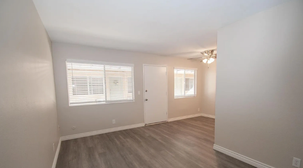 4060 Euclid Ave - Photo 2 of 8