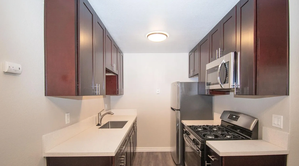 4060 Euclid Ave - Photo 3 of 8