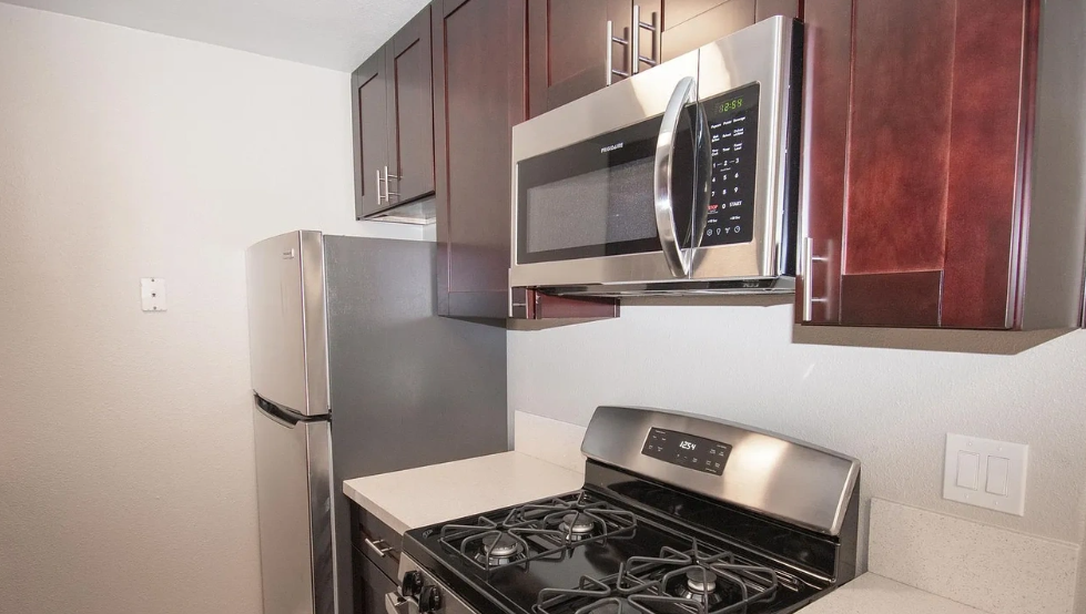 4060 Euclid Ave - Photo 4 of 8