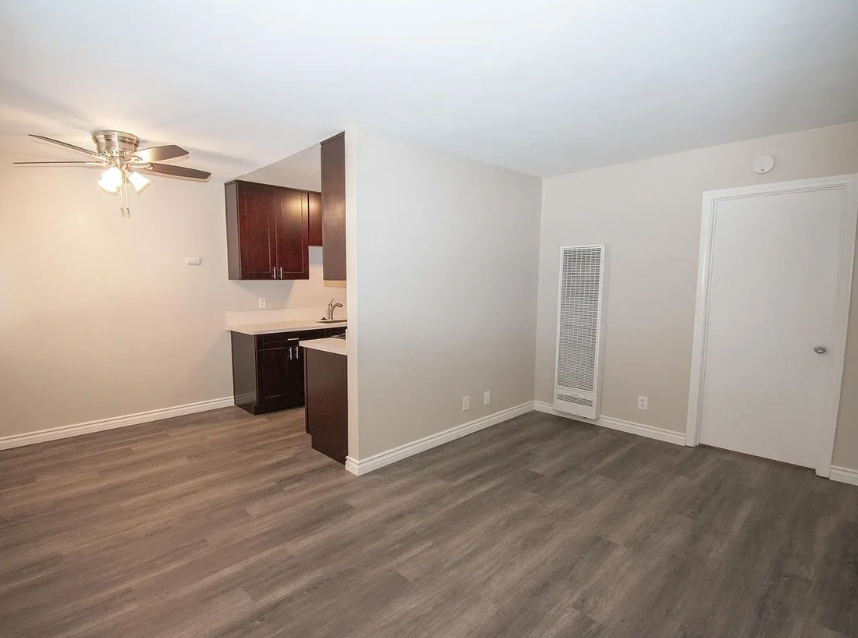 4060 Euclid Ave - Photo 7 of 8