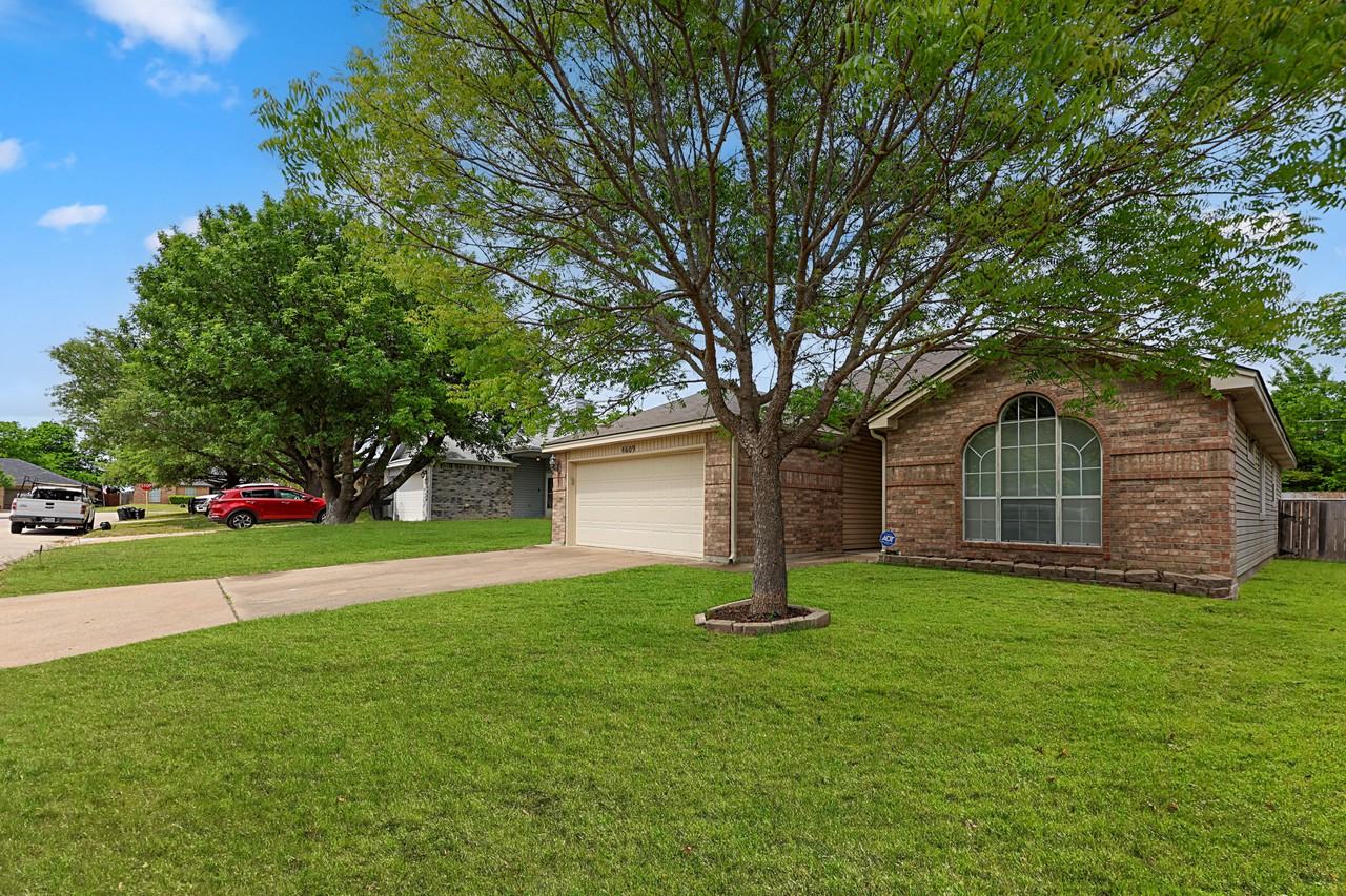 4609 High Pointe Dr - Photo 3 of 22