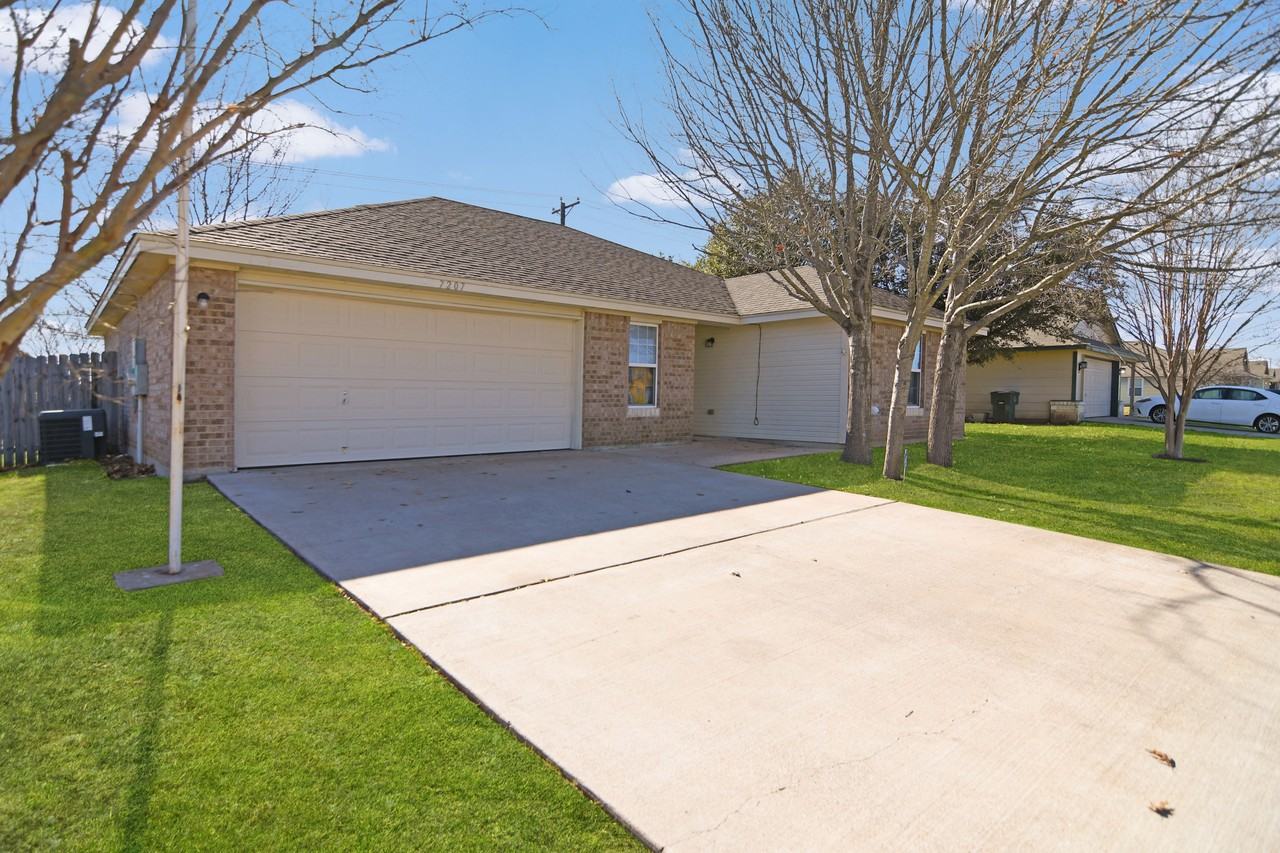 7207 Freedom Dr - Photo 2 of 22